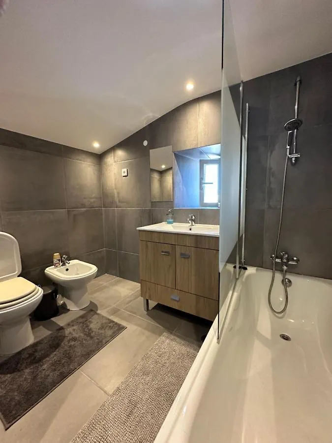 Quarto Privativo Com Varanda E Vista Para O Rio Lisbon 0*,  Portugal